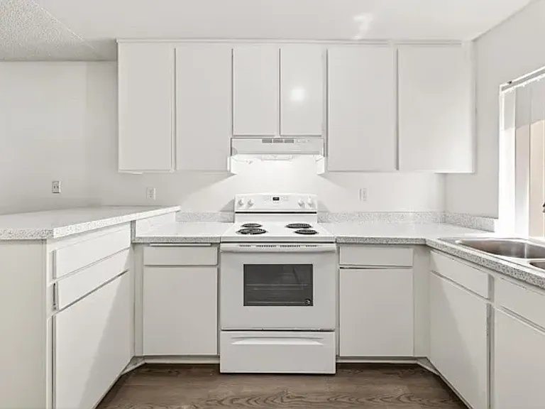 5252 Bishop St #8 — Photo 7