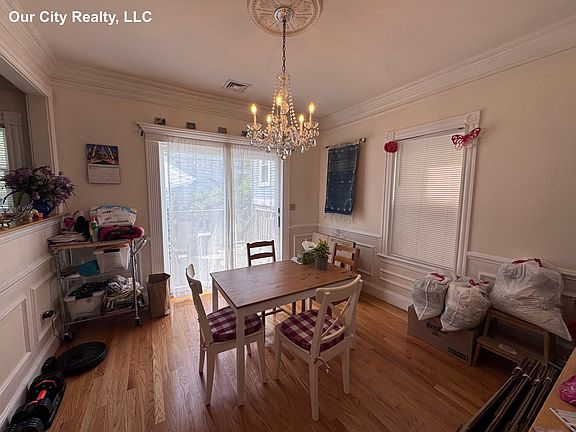 3rd image of 386 Medford St