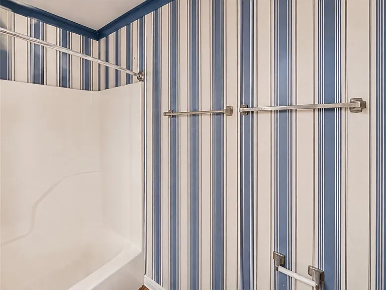 816 Azalea Ct — Photo 10