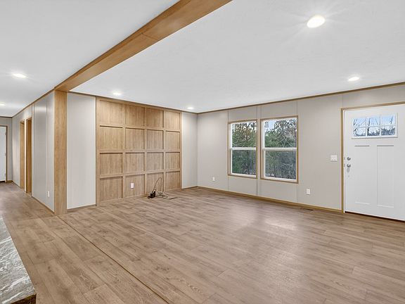 4th image of 2176 Fairfield Rd