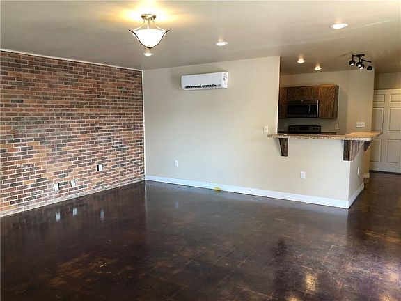 5th image of 210 Brown St