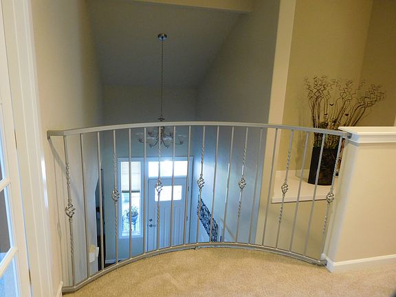 5th image of 4119 Michael Ct NE