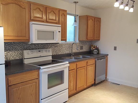 NEW KITCHEN WITH CERAMIC MODERN ACCENT TILES