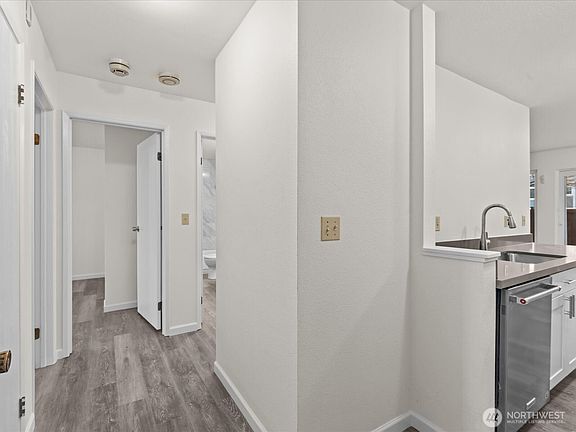 5th image of 17430 Ambaum Boulevard S #1
