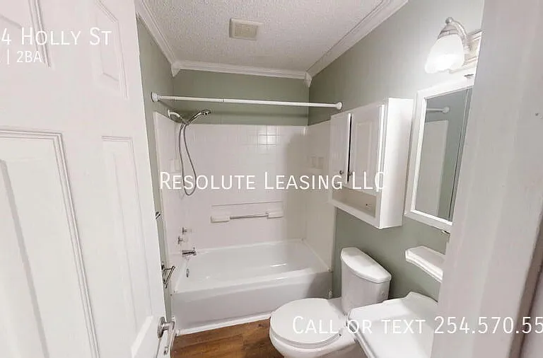 924 Holly St — Photo 17