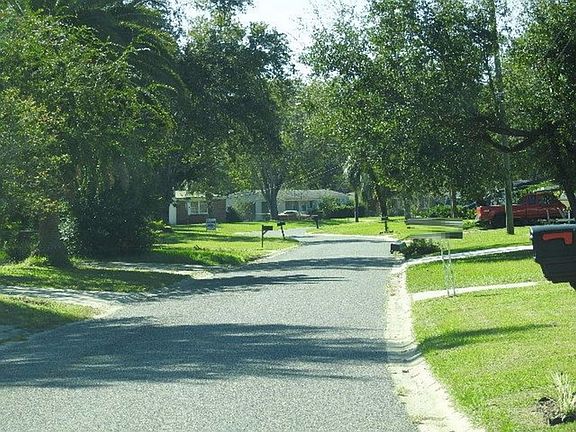 5th image of 3933 Aldington Dr