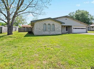 207 Robin Way St, Mount Vernon, TX 75457
