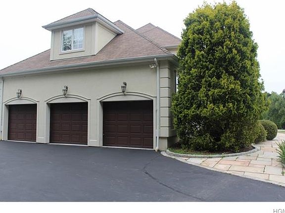 5th image of 37 Kaitlin Dr