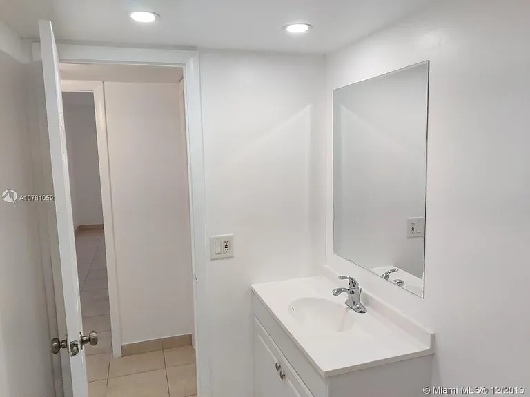 6970 NW 186th St #3-511 — Photo 9