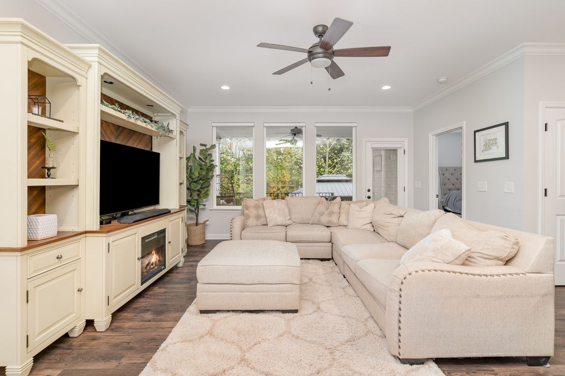 next background image