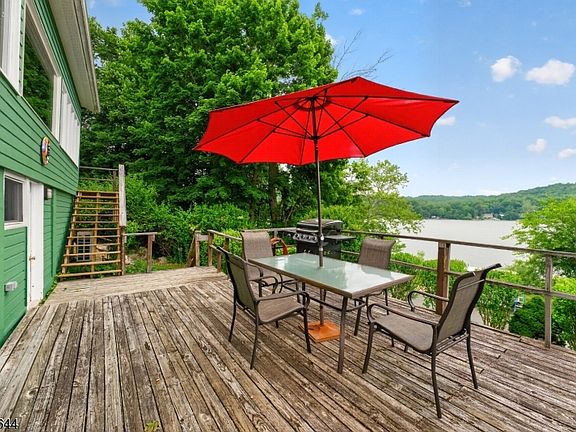 2nd image of 138 Lakeside Dr, West