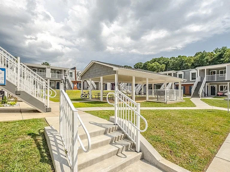 Forest View Apartments — Photo 1