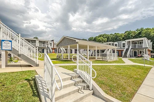 Forest View Apartments Photo 1