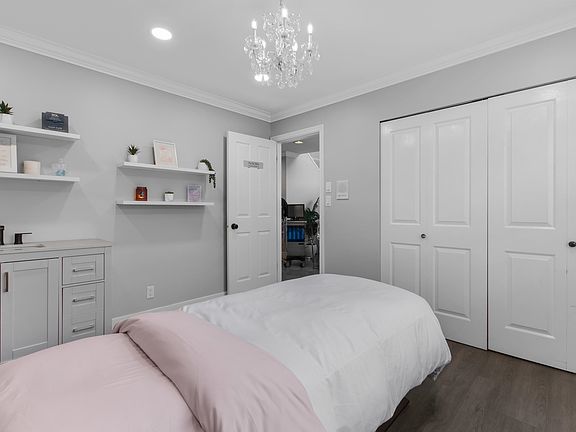 4th image of 1170 Dolphin St