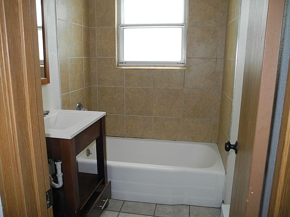Updated bath with tub/shower combo