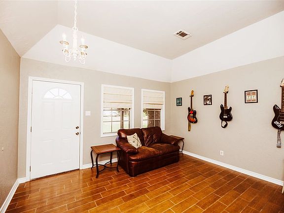 2nd image of 411 N 36th St