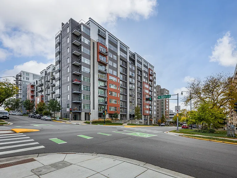 309 W Washington Ave #204 — Photo 19