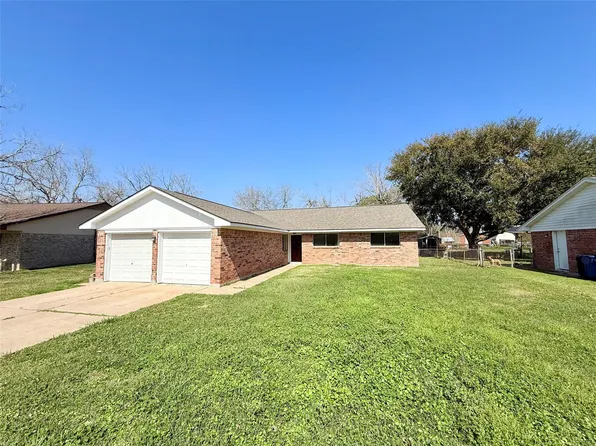 1415 Avenue C, Danbury, TX 77534