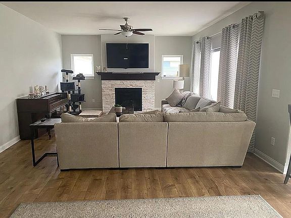 3rd image of 4725 Copper Leaf BOULEVARD