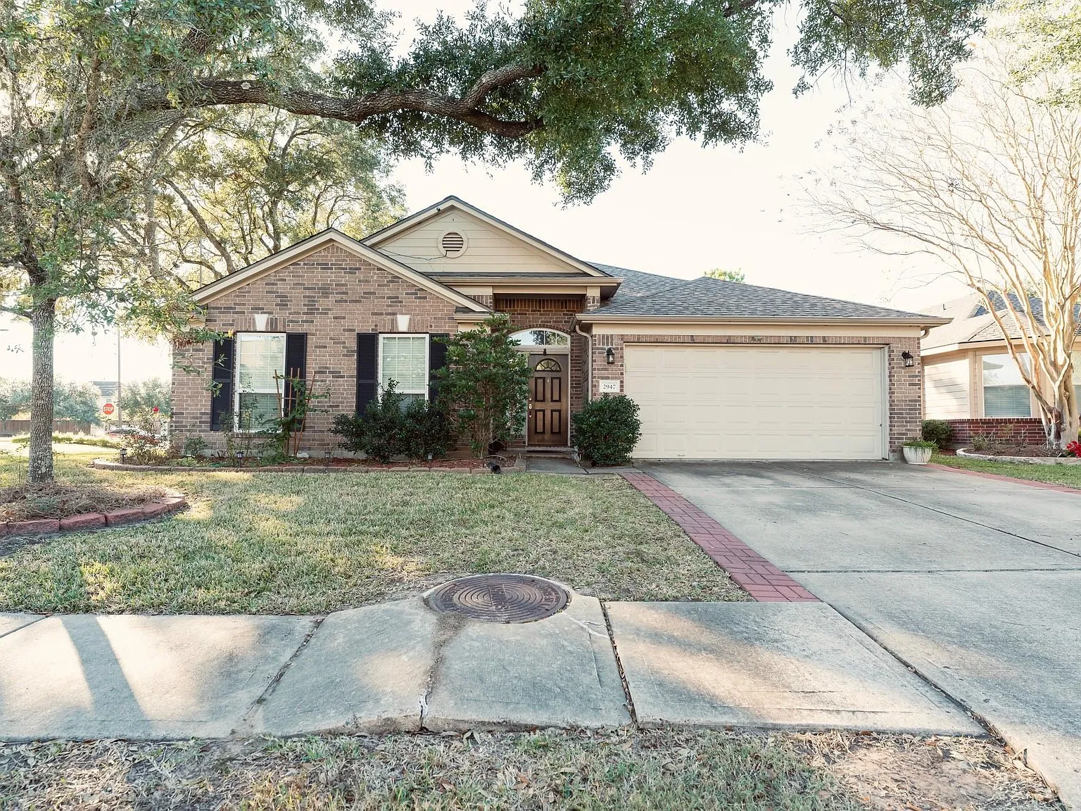 4 bed, 2.0 bath, 2264 sqft, $2,200 — Photo 2