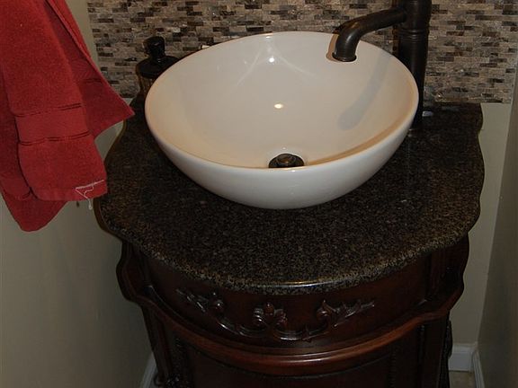 4th image of 1400 Afton Dr