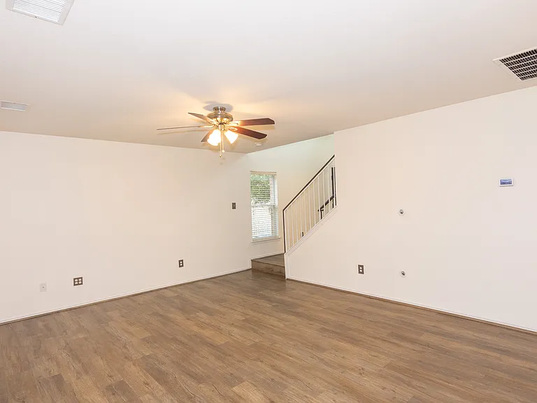 913 Coronation Way — Photo 9