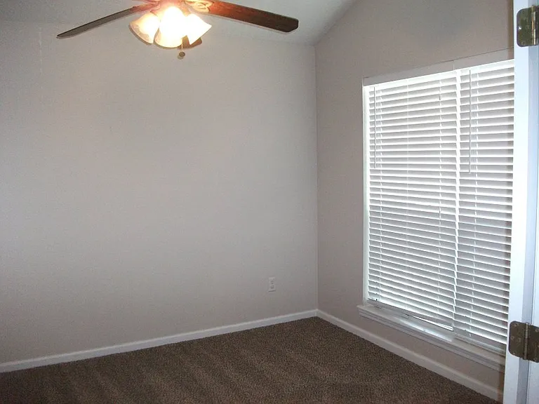 432 Chamberlain Dr — Photo 10