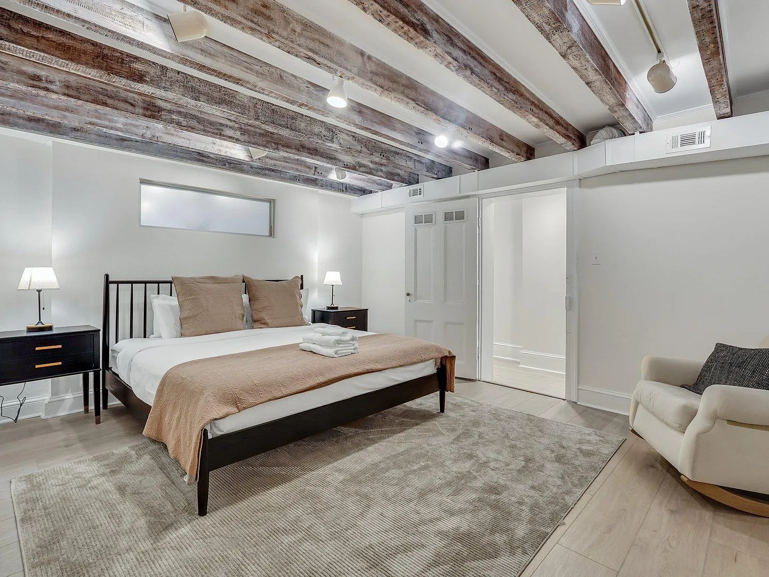 2 bed, 950 sqft, $3,000 — Photo 4