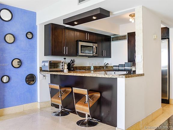 4th image of 2841 NE 163rd St APT 1108