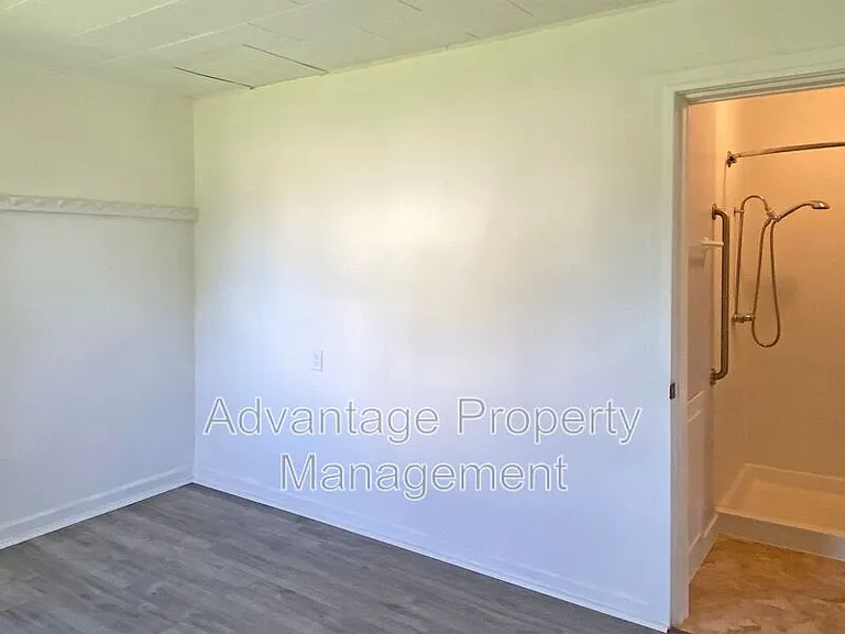 1415 W 4th St — Photo 9