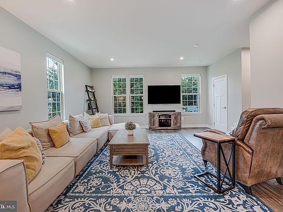 4th image of 7821 Francis Dickens Ln