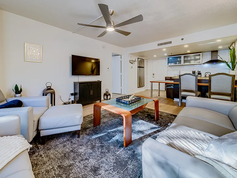 701 S Madison Ave #212 — Photo 5