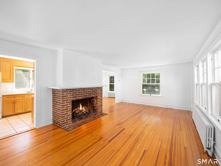 12 Roosevelt Rd — Photo 8