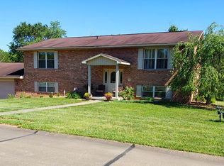Brye St, Williamstown, WV 26187