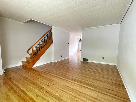 2nd image of 1913 S Hollywood St