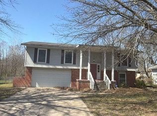 942 Ridge Dr, Warrensburg, MO 64093