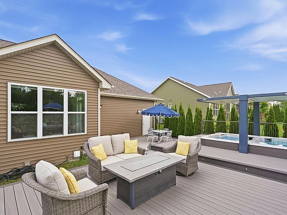 3rd image of 335 Deer Meadow DRIVE