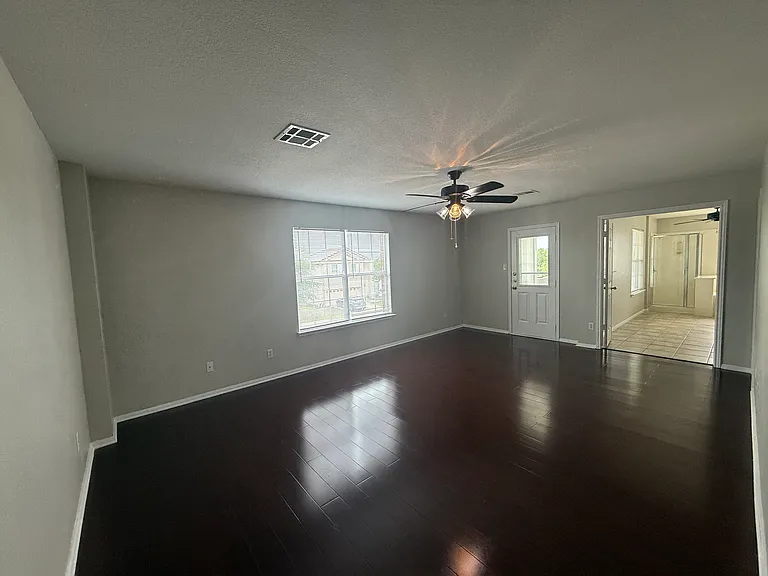 502 Constellation Dr — Photo 17