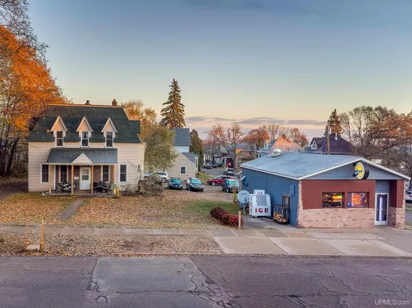 127 E Hewitt Ave, Marquette, MI 49855