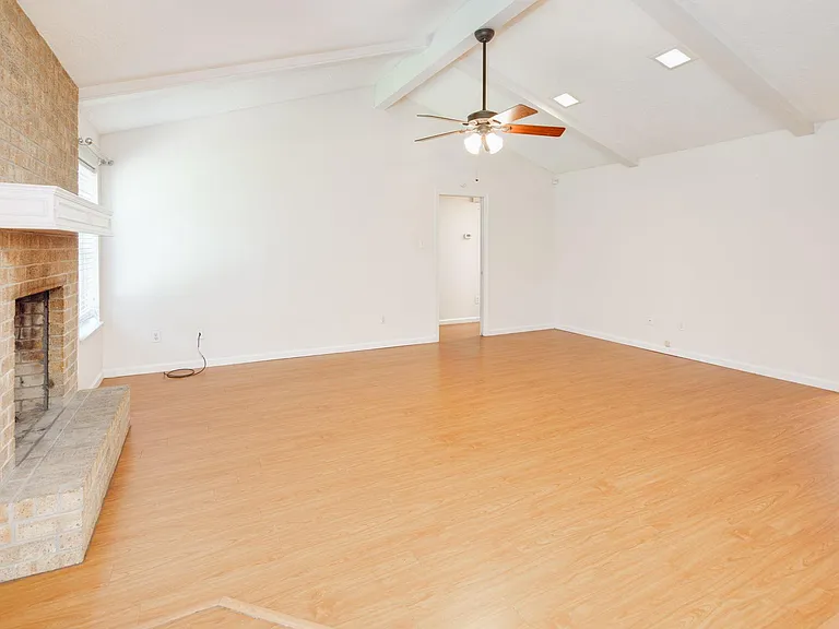 3000 Longleaf Dr — Photo 6