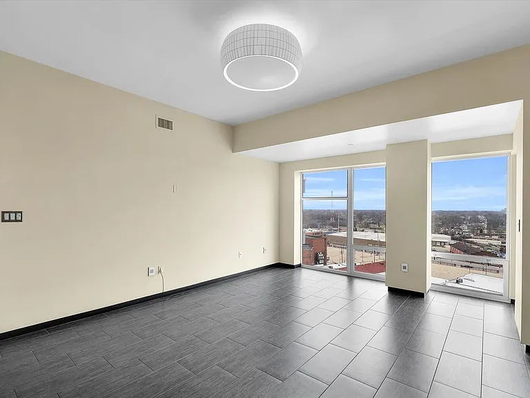 301 N Neil St #808-809 — Photo 20