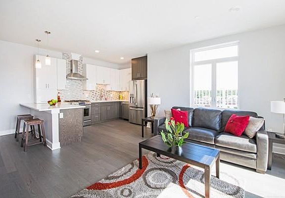 3rd image of 18 Cliveden St #603