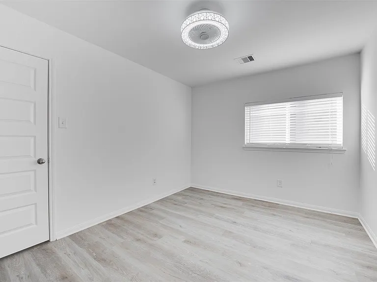 2410 Lakecrest Town Dr — Photo 21