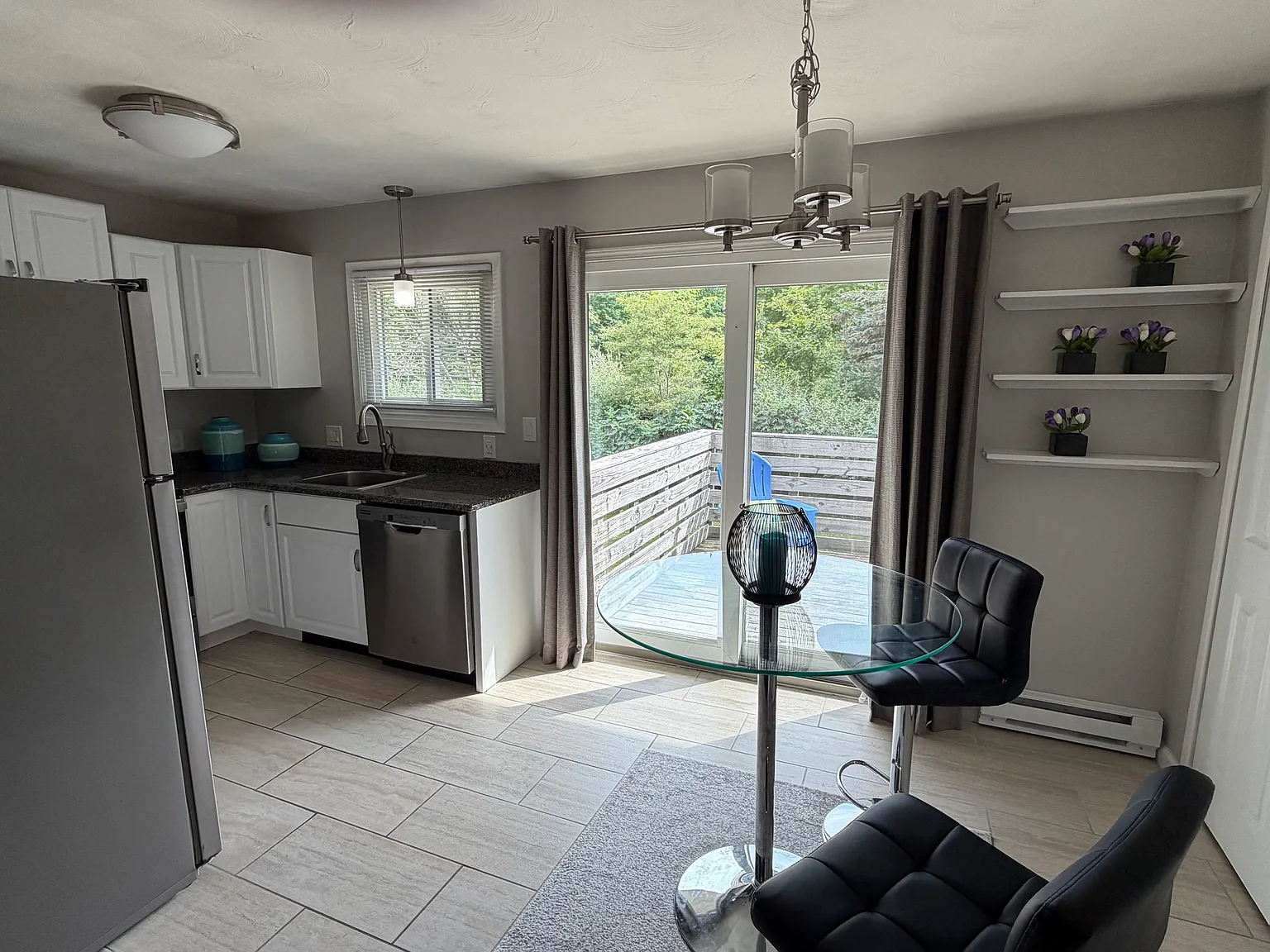 2 bed, 864 sqft, $1,450 — Photo 2