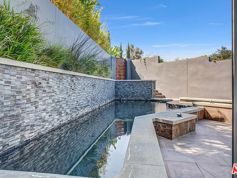 9400 Readcrest Dr — Photo 15