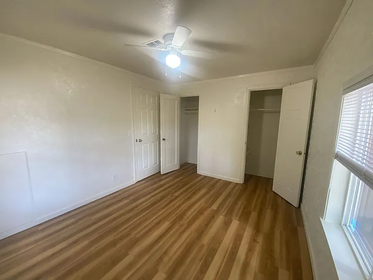 310 SE Gregory Dr — Photo 11