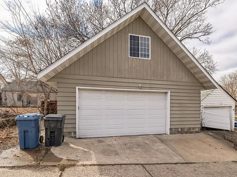 3346 Vincent Ave N — Photo 8