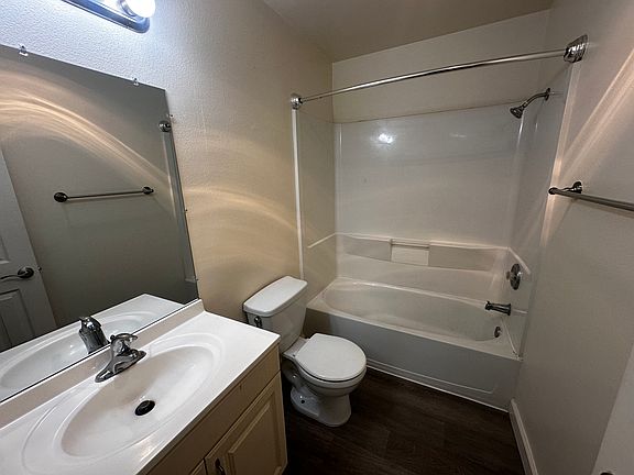 5th image of 7516 Parkway Dr APT 2B