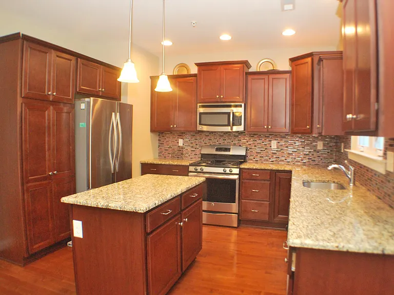 209 Moore Ct — Photo 4