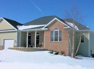 1022 Burke Dr, Freeport, IL 61032